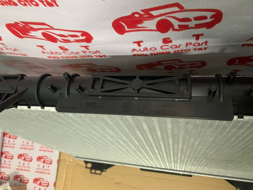 Két nước làm mát xe Range Rover Sport -Discovery-LR034553