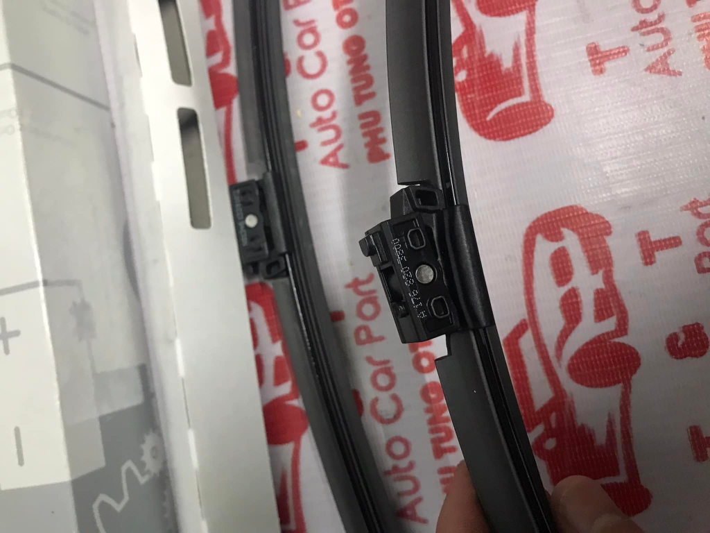 Chổi Gạt Mưa Trước Xe Mercedes Benz CLA250 A1768204300