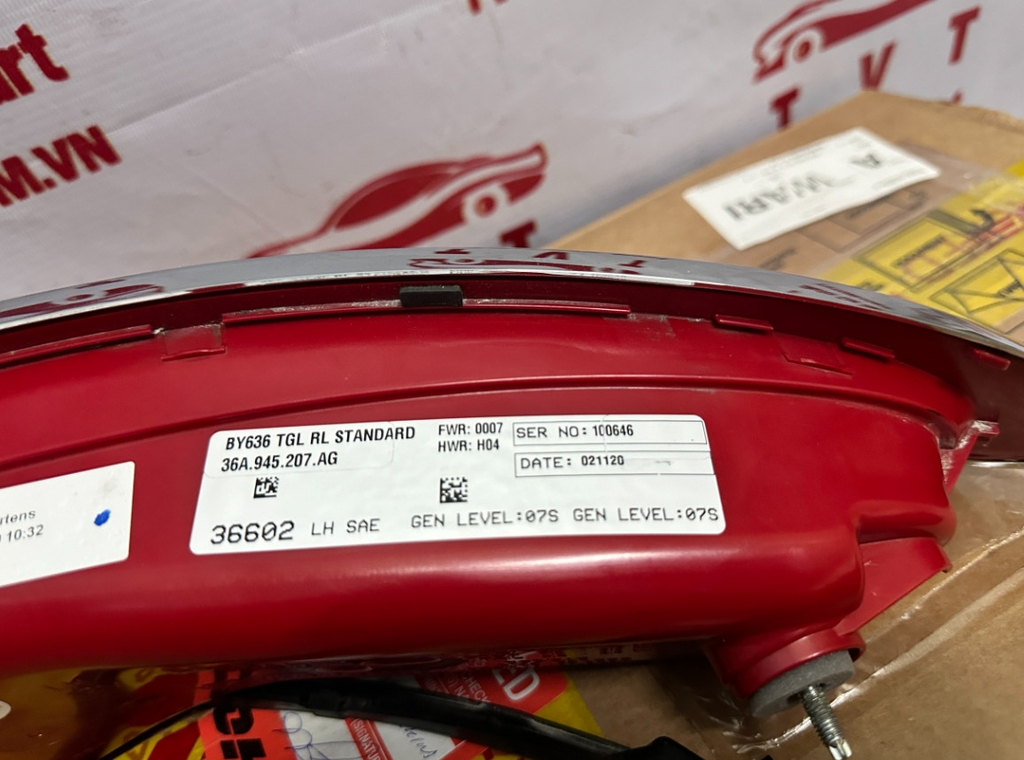36A945207AG-ĐÈN LED HẬU Bentley Bentayga RH