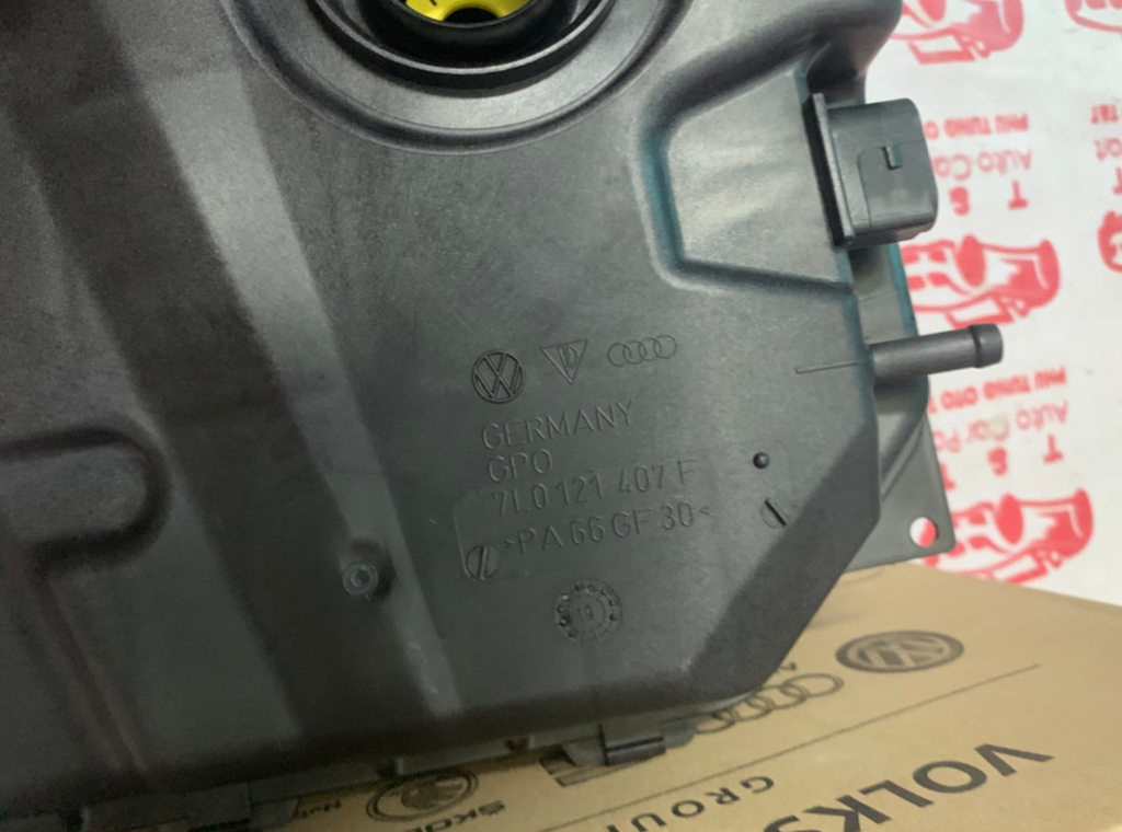 7L0121407F-Bình nước phụ xe Audi Q7 chính hãng - PORSCHE 7L0 121 407 F