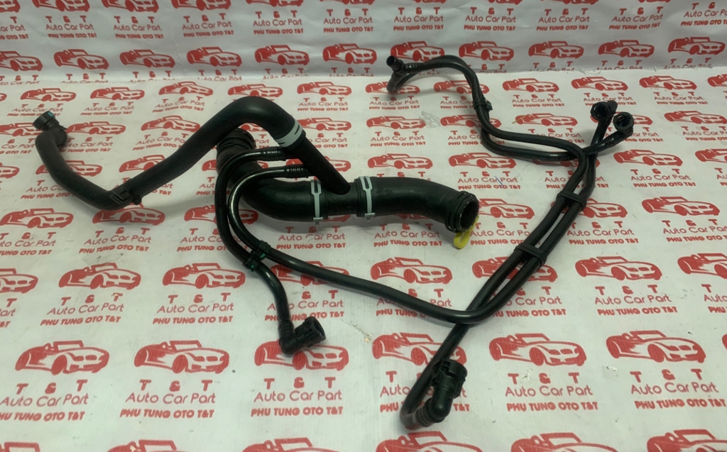 LR034637  Ống nước động cơ xe Range Rover Sport L494