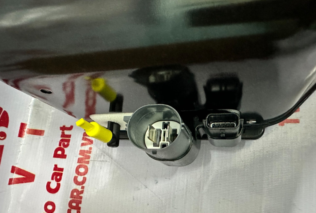 Bơm nâng gầm  Range Rover Defender - LR140034
