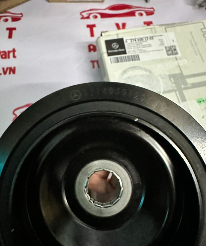 A2740300003 Buly trục cơ xe Mercedes  E250 - 2740300003