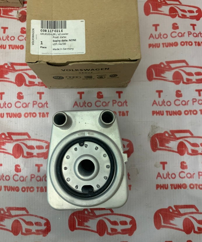 038117021E Két làm mát dầu máy Audi Q7