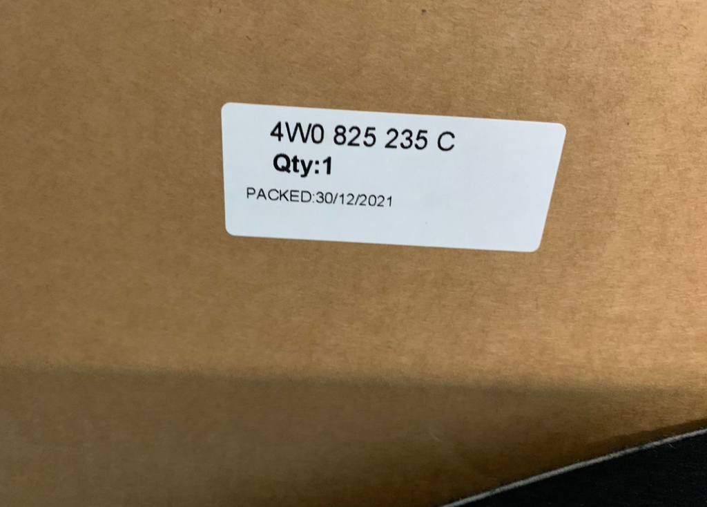 Chắn gầm máy Bentley Continental Flying Spur -4W0825235C