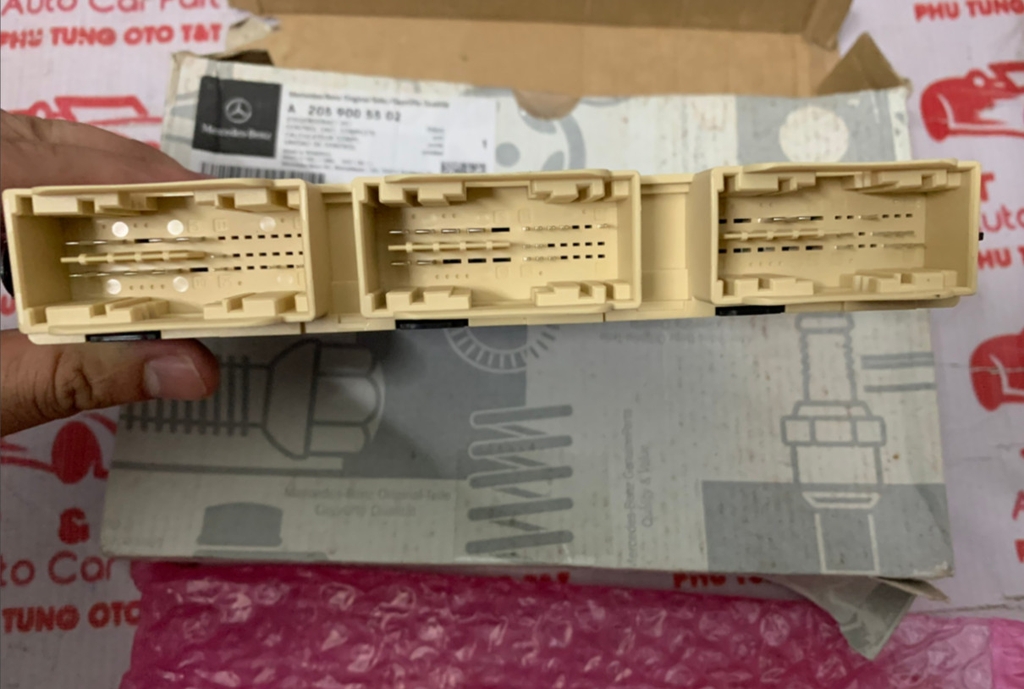 A2059005502 -Hộp điều khiển ghế phải W205
