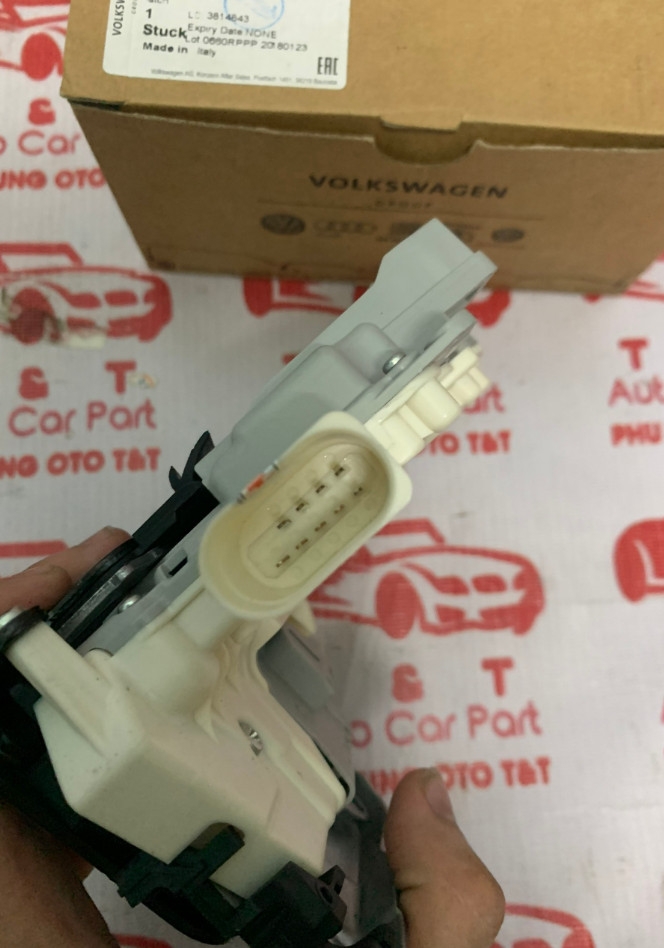 8J1837015A Khóa cửa trước trái Audi A4 Q5 Q7 - 8J1837015A
