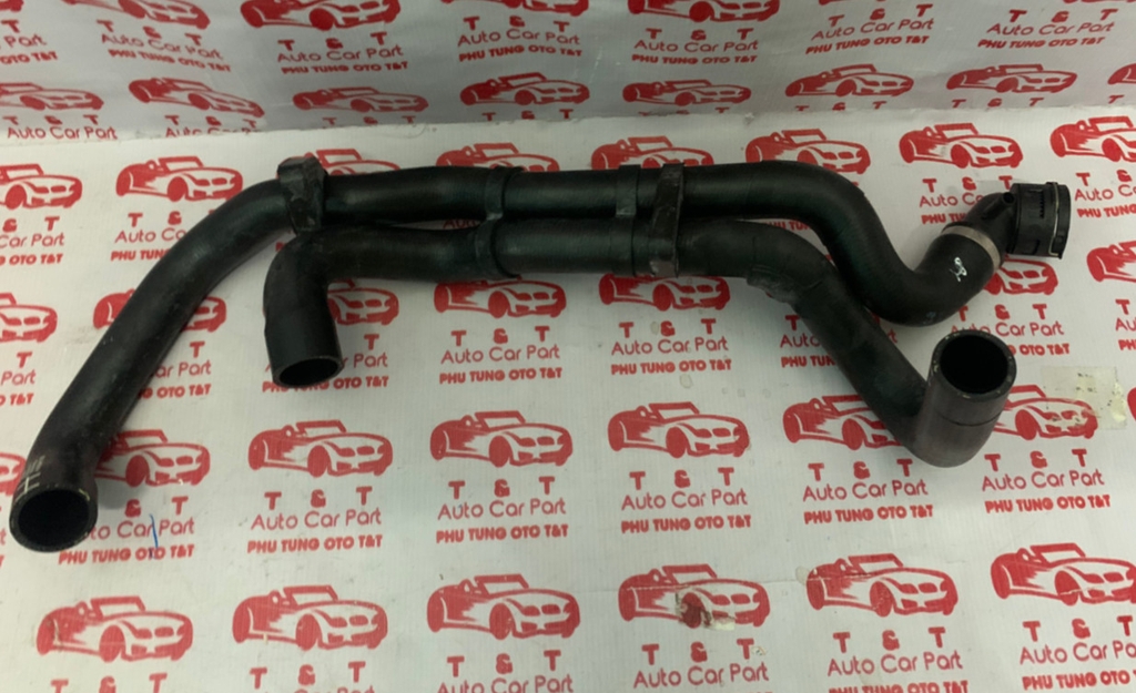 7L0122101H -Ống nước trên két nước AUDI Q7 3.6 7L0 122 101 H