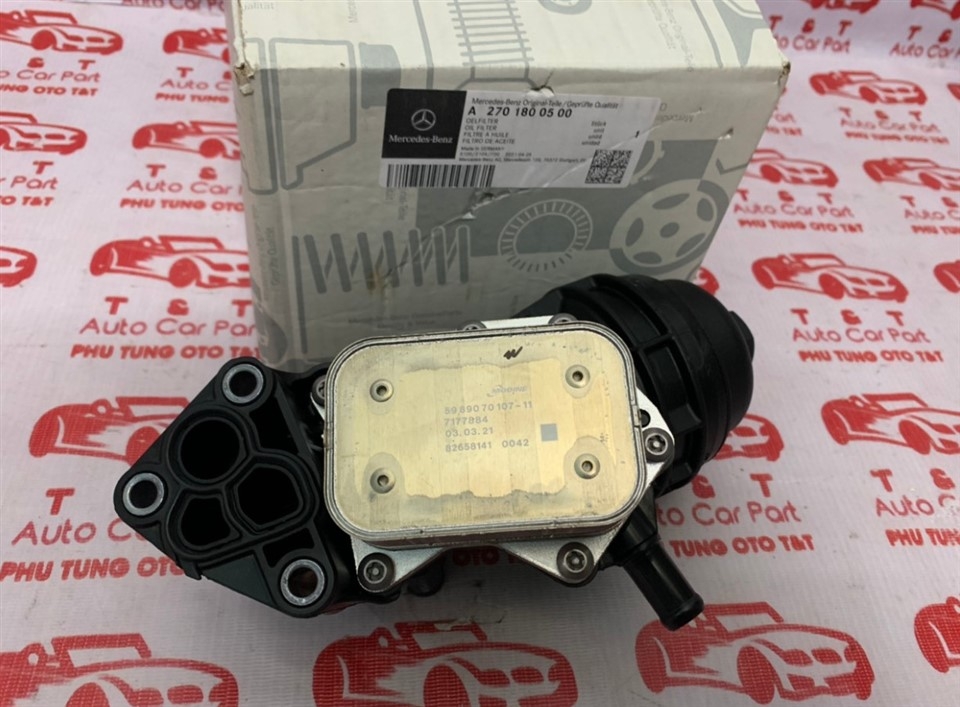 A2701800500 Két làm mát dầu Mercedes GLA200  C180