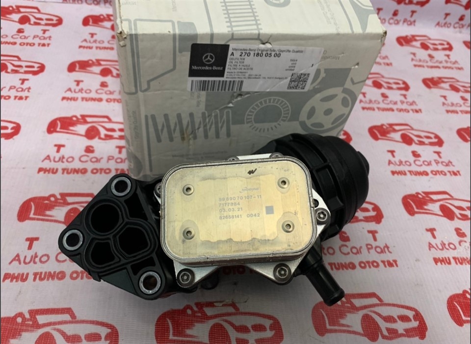 A2701800500 Két làm mát dầu Mercedes GLA200  C180