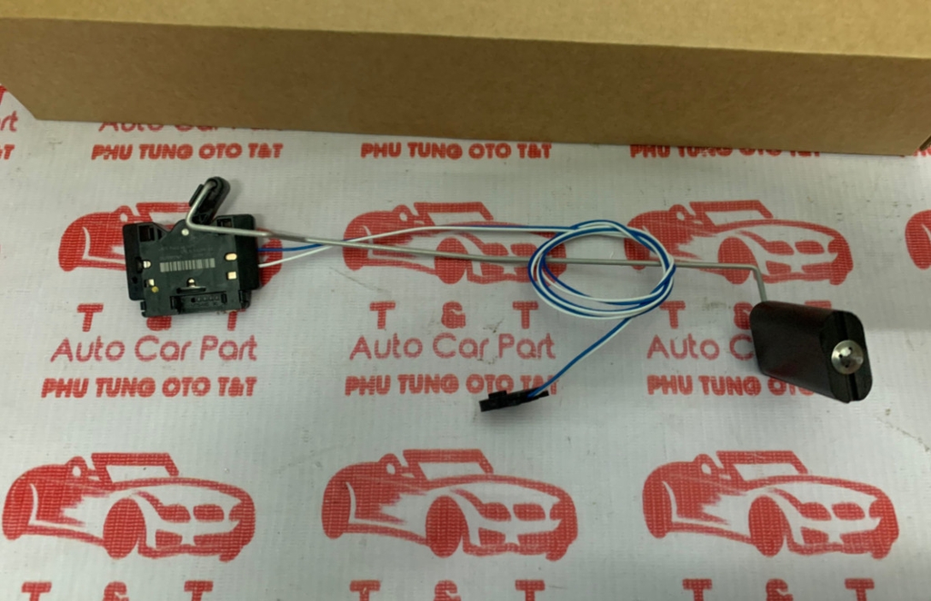 LR050479-  PHAO XĂNG  Land-Rover (LR050479)