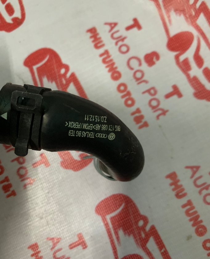8K0121086AB  Ống nước Q5 2.0 8K0121086AB