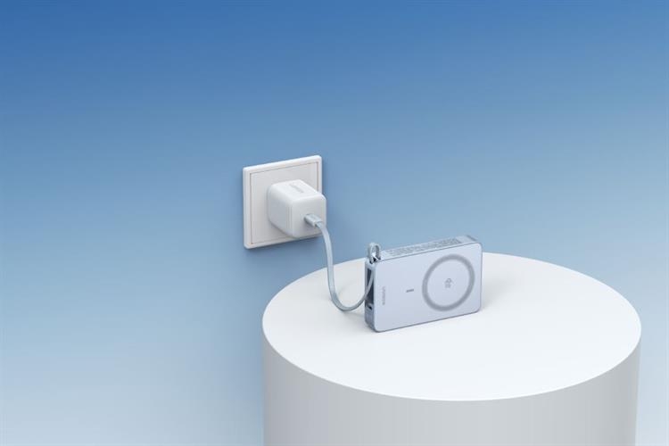 Pin sạc dự phòng Polymer Không dây Magnetic Qi2.2 Type C PD 30W Ugreen PB773 kèm Cáp Type C