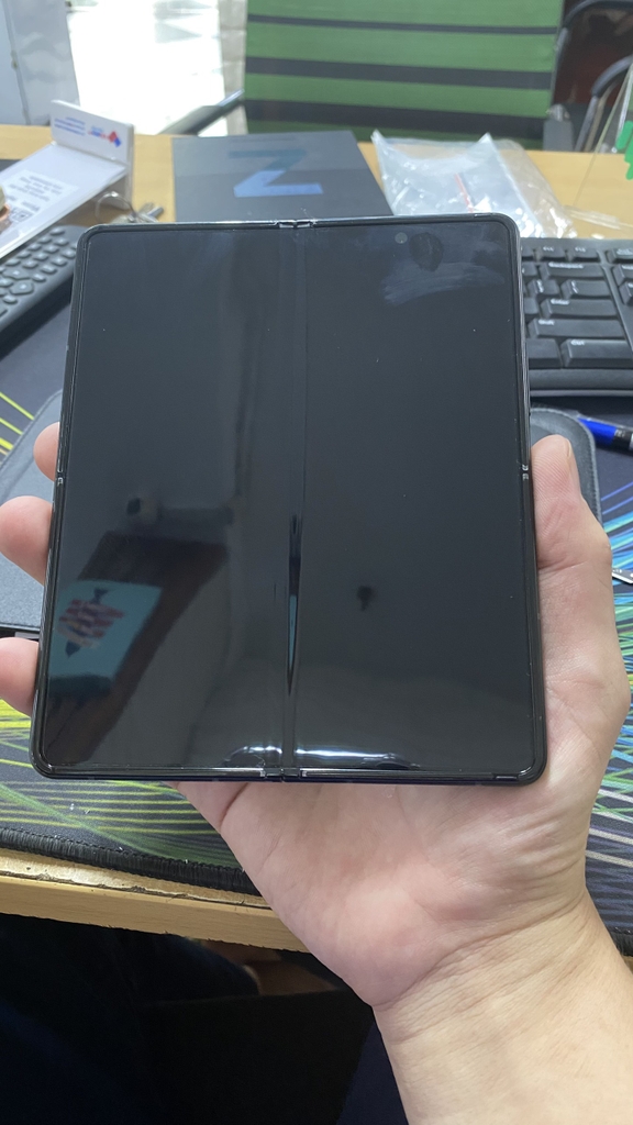 Điện thoại di động Samsung Galaxy Fold 3 màu xanh 256GB - Hàng đã qua sử dụng