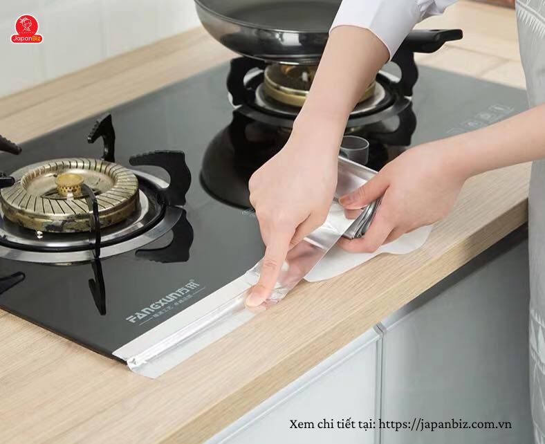 Băng dính nhôm dán kẽ hở ở bếp, bồn rửa bát, bề mặt kim loại