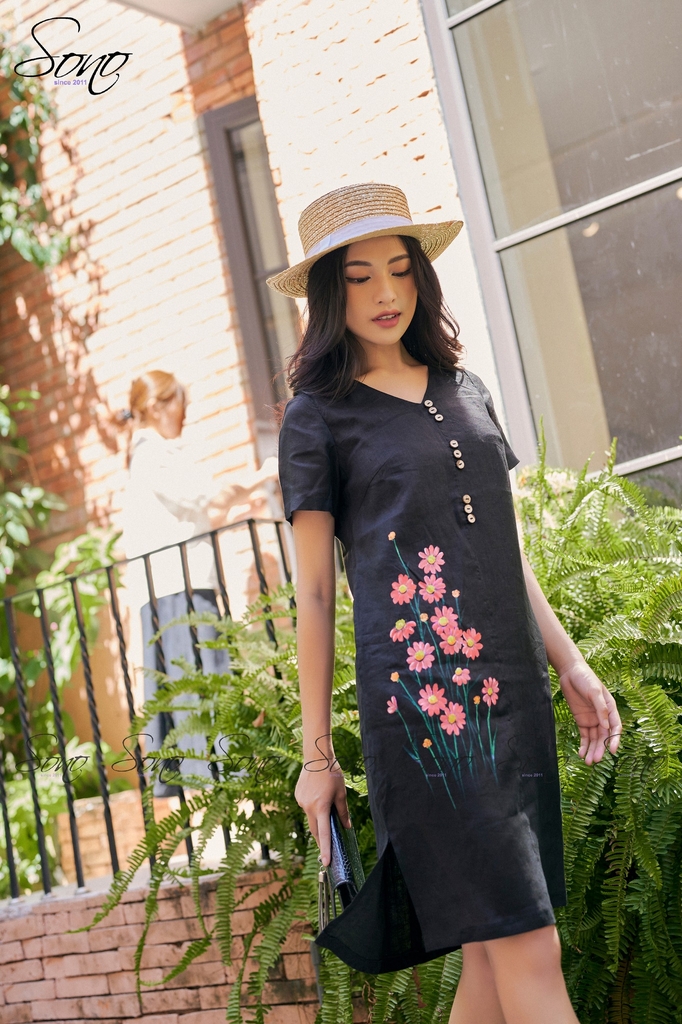 10 mẫu váy họa tiết hoa cúc cho mùa hè mát mẻ