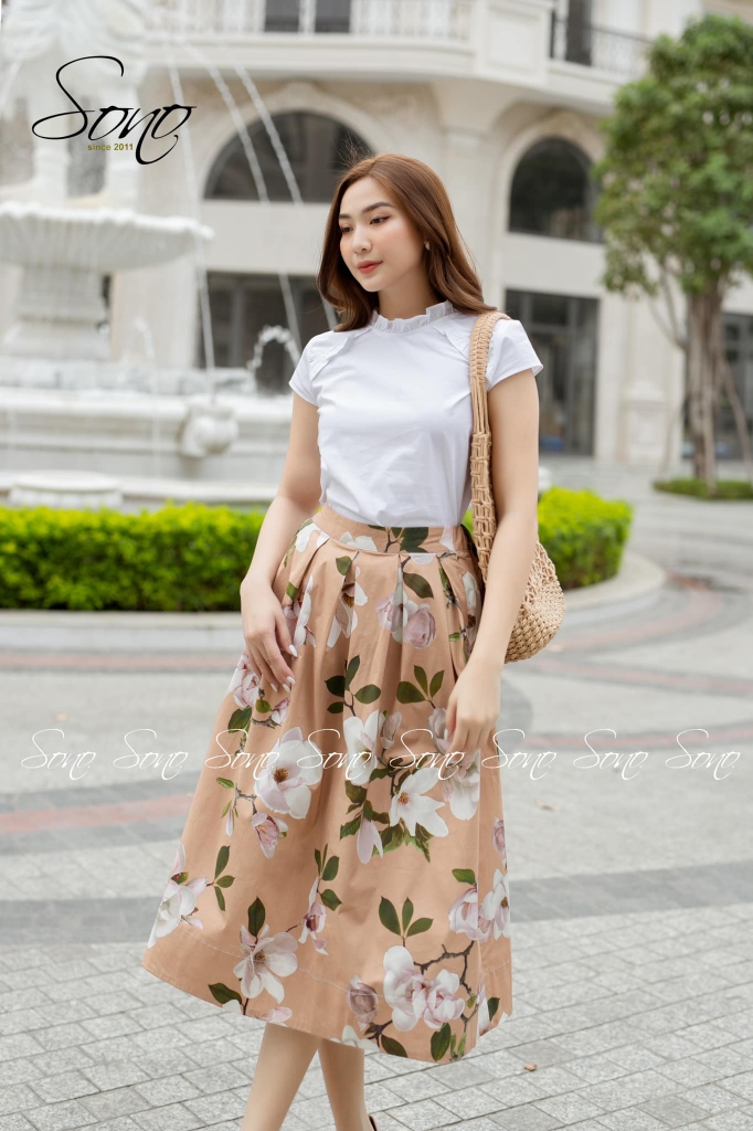 Váy họa tiết hoa ở chân váy - sakurafashion.vn