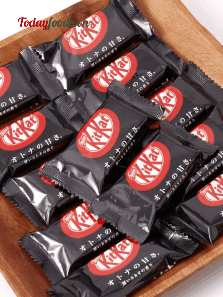 Bánh Kitkat Socola Đen Mini Nhật Bản 124.3G (11 gói * 11.3g)