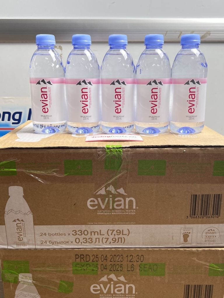 Nước Khoáng Evian (thùng 24 chai) 330ML