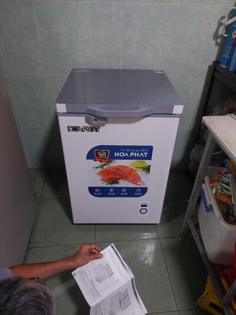 Giao 2 tủ đông mini hòa phát ốp kính cường lực 1 ngăn 1 cánh HPF AD6107.T1
