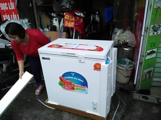 tủ kem mặt kính