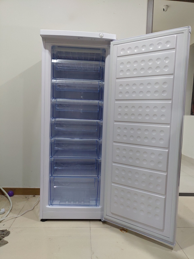 Tủ đông đứng 220 lít funiki hoà phát
