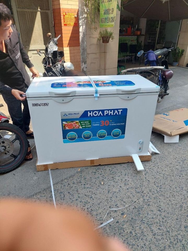 Tủ 1 ngăn đông + 1 ngăn mát 600 lít ( lòng sử dụng thực 250L) dài 1.24 mét rộng 61cm