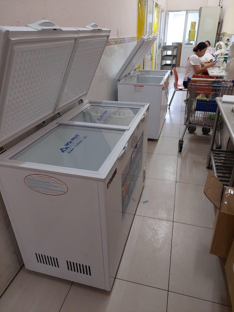 Tủ 1 ngăn đông + 1 ngăn mát 600 lít ( lòng sử dụng thực 250L) dài 1.24 mét rộng 61cm