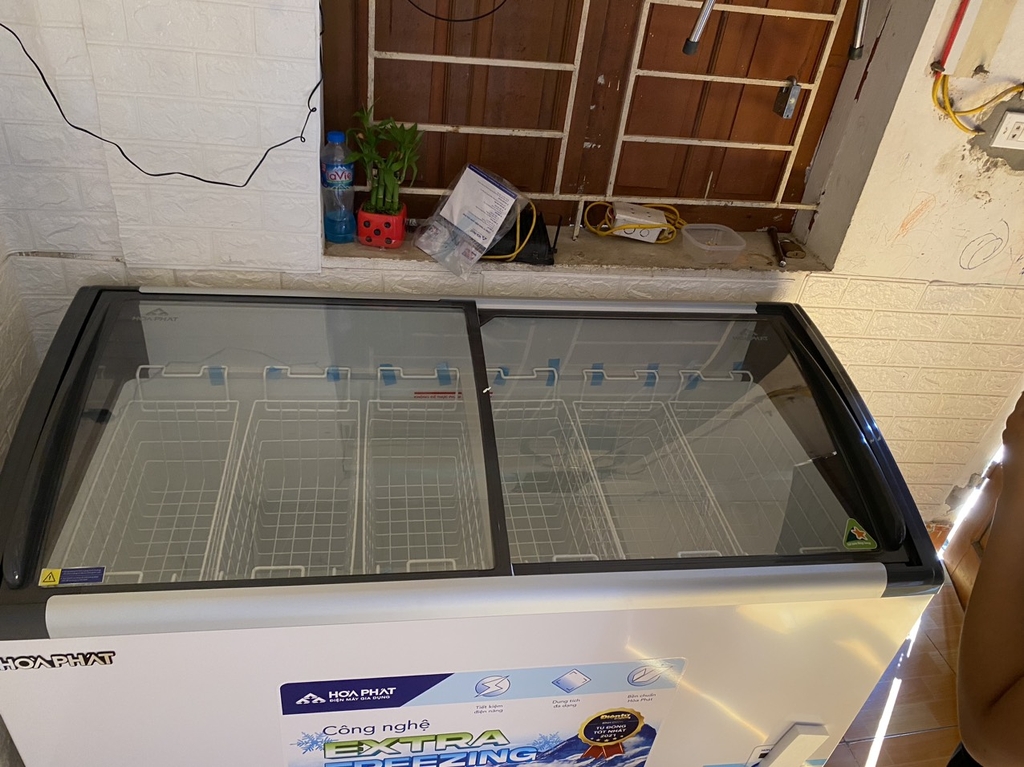 Tủ Đông mặt kính 451L Hòa Phát HSF-AD8451.C1 Công Nghệ Inverter, 1 Ngăn 2 Cửa Lùa