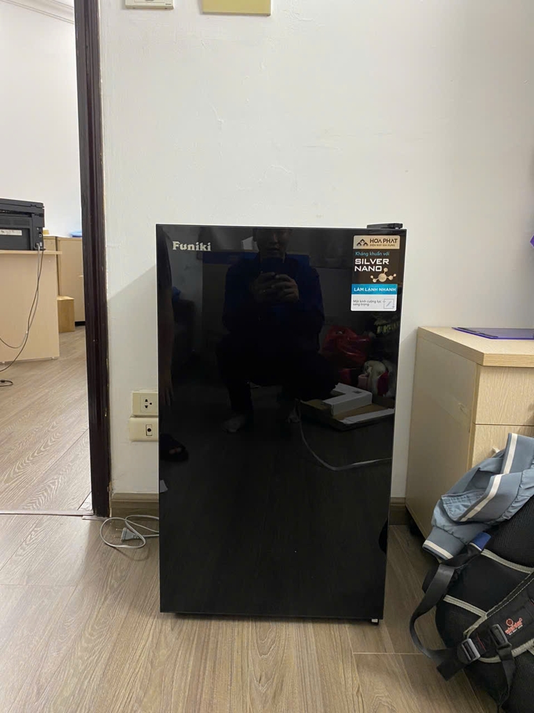 Tủ lạnh mini cánh kính HR S690GB 90 lít