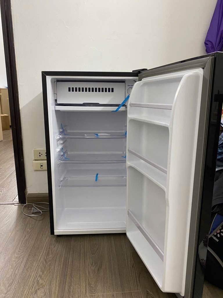 Tủ lạnh mini cánh kính HR S690GB 90 lít