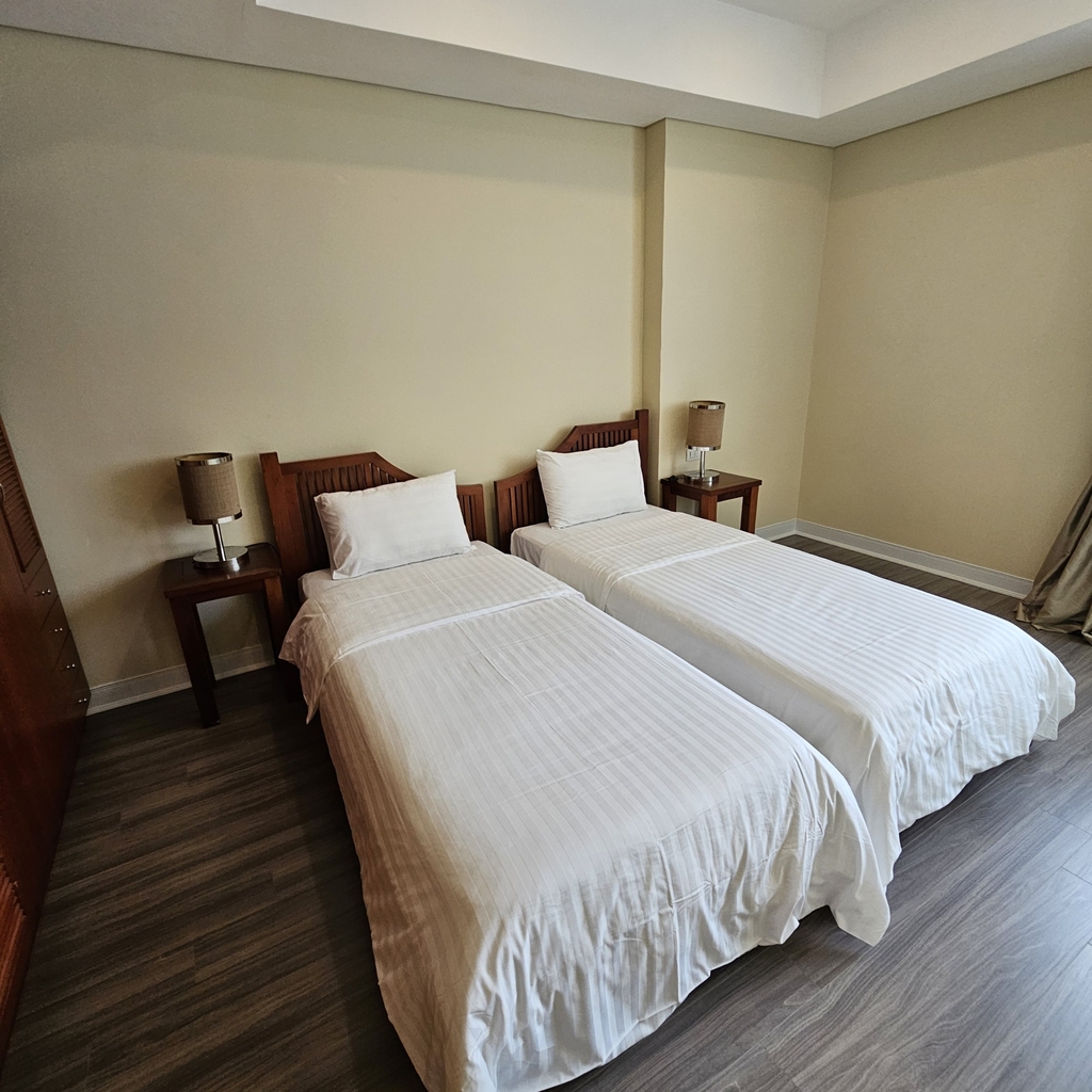 Pacific Place - 2 bed +1 room