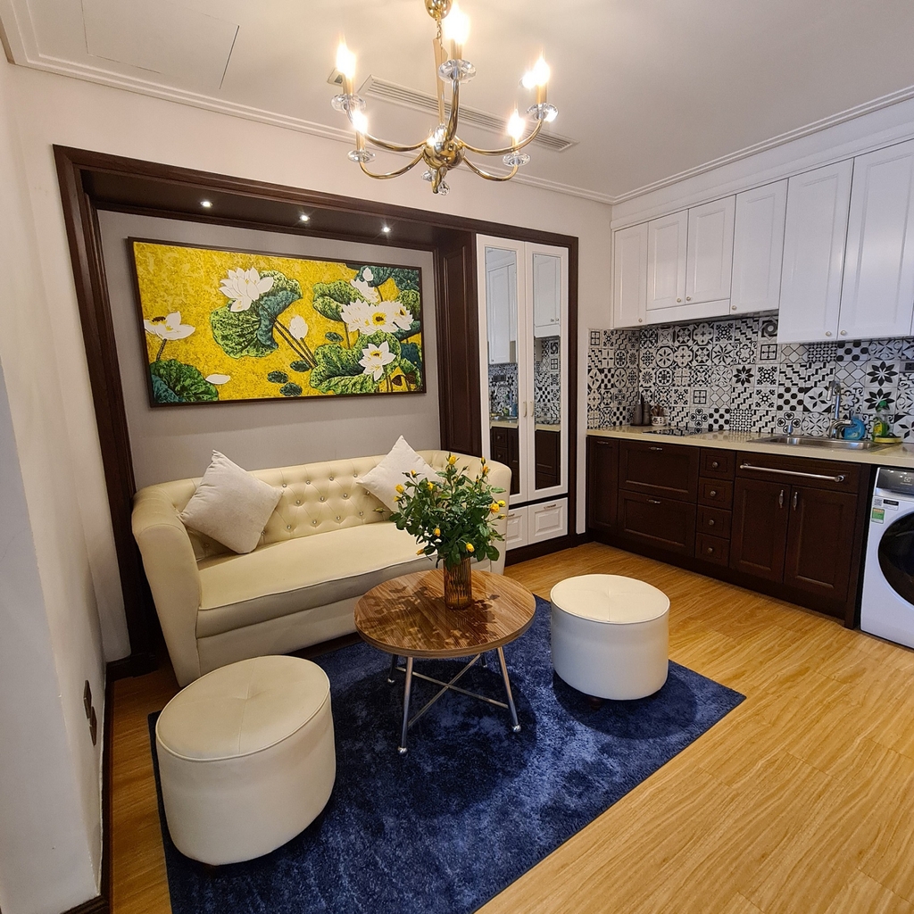 Hong Gia Tue - 1 bed room with balcony
