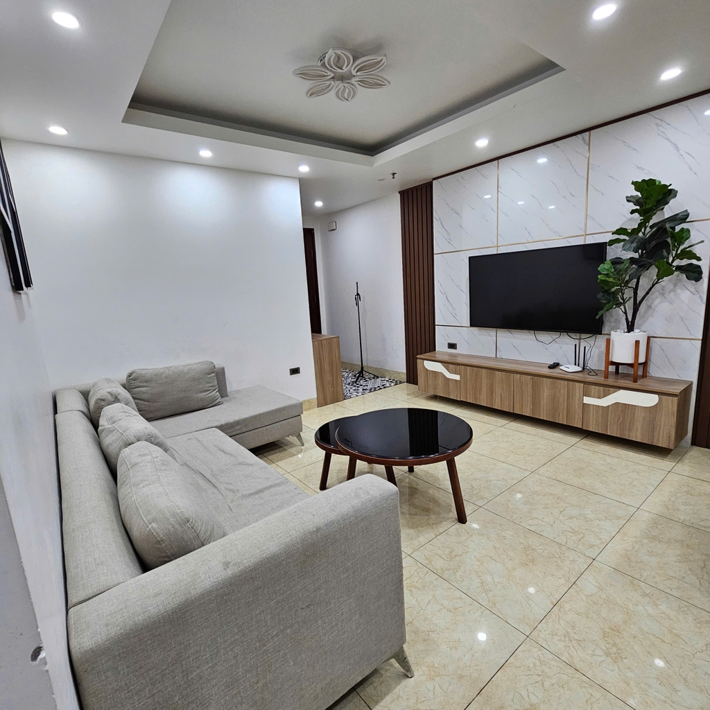 28 Xuan La Apartment - 2 bed room