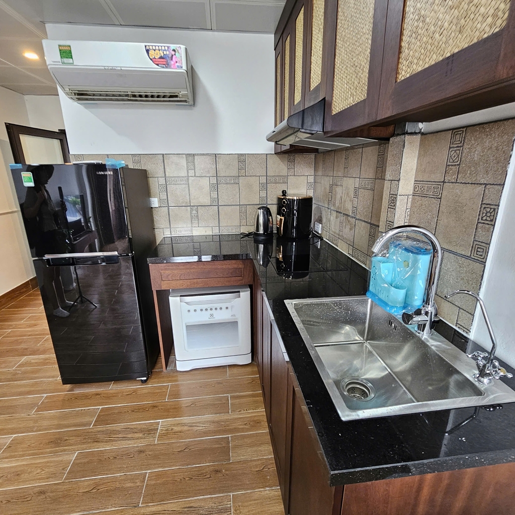 445 Lac Long Quan Apartment - Studio