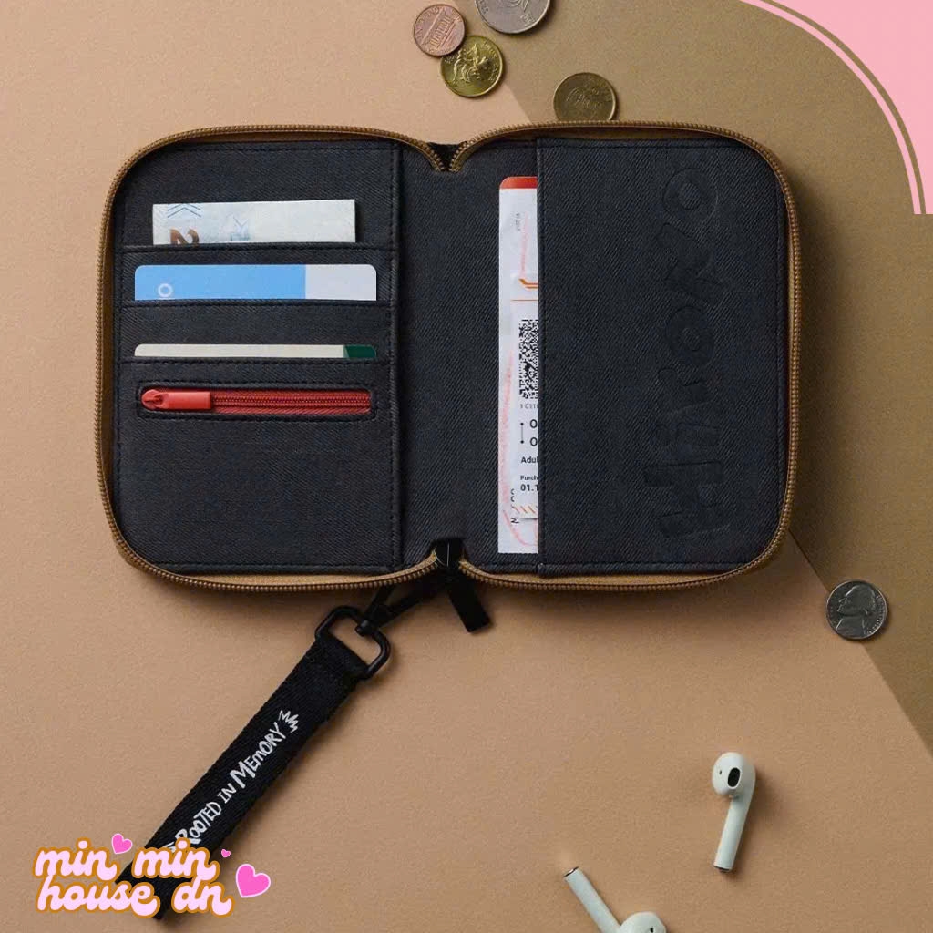 Hirono Echo Series - Passport Bag POP MART