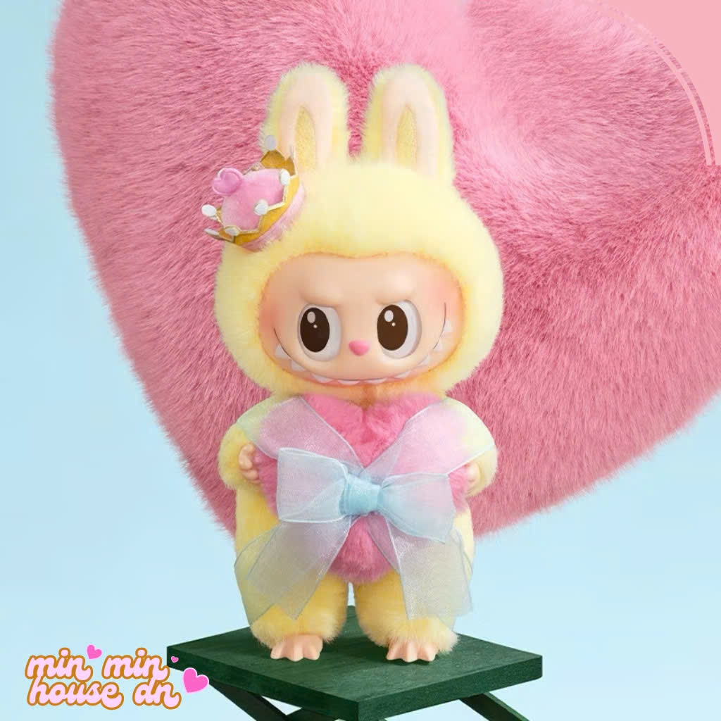 POP MART THE MONSTERS Let's Checkmate Series-Vinyl Plush Hanging Card - Labubu queen 17cm