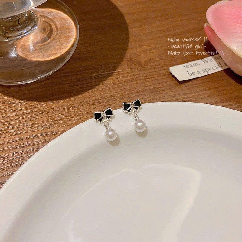 Bông Tai Nơ Màu Đen Ngọc Rơi Chân Bạc s925