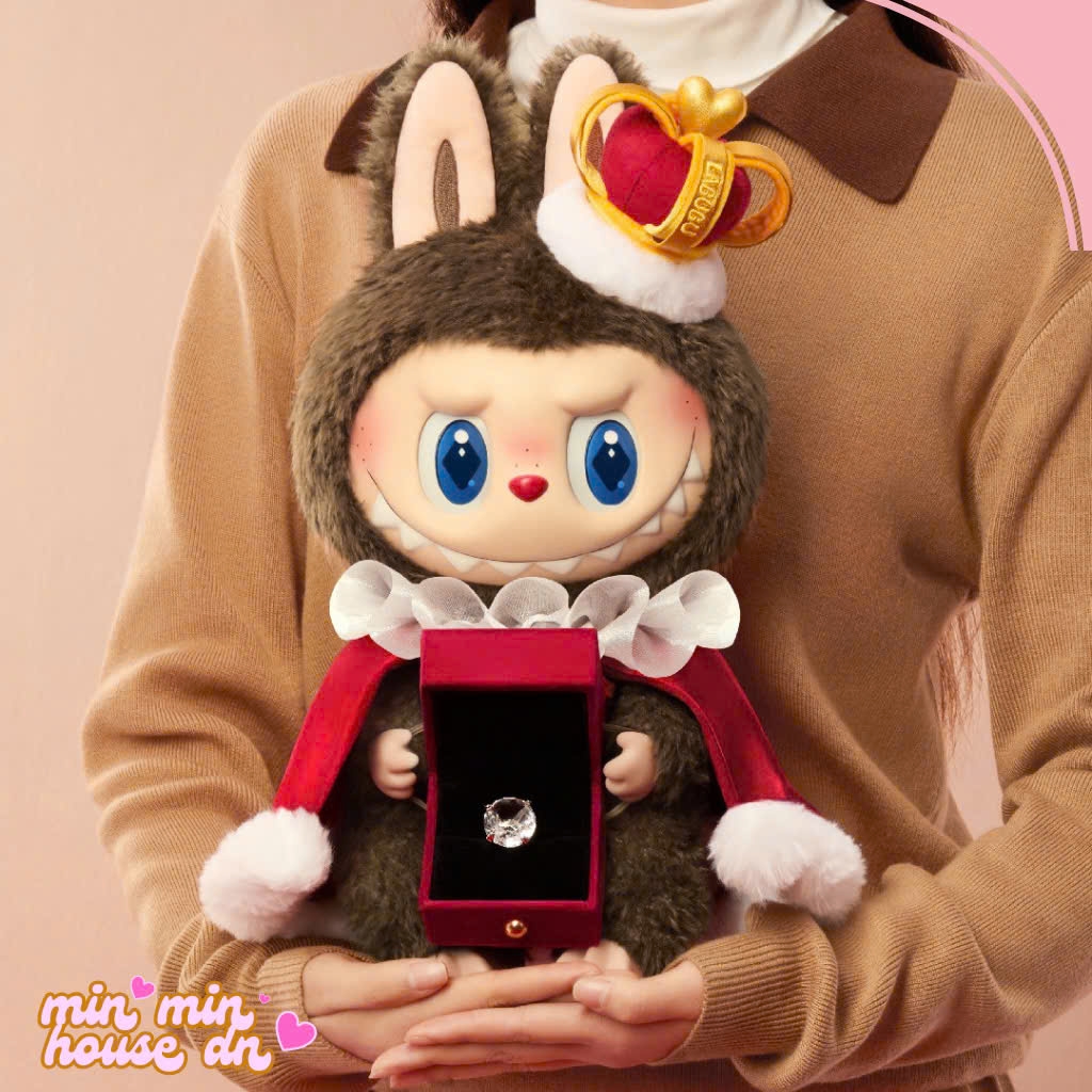 POP MART THE MONSTERS Let 's Checkmate Series-Vinyl Plush Doll - Labubu King 38cm