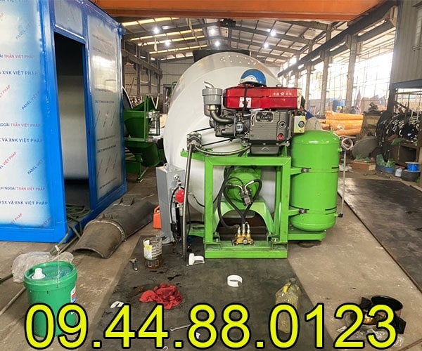 Bồn trộn bê tông 1.5m3 lắp đầu nổ