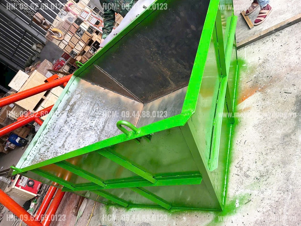 Máng trộn bê tông 4 khối