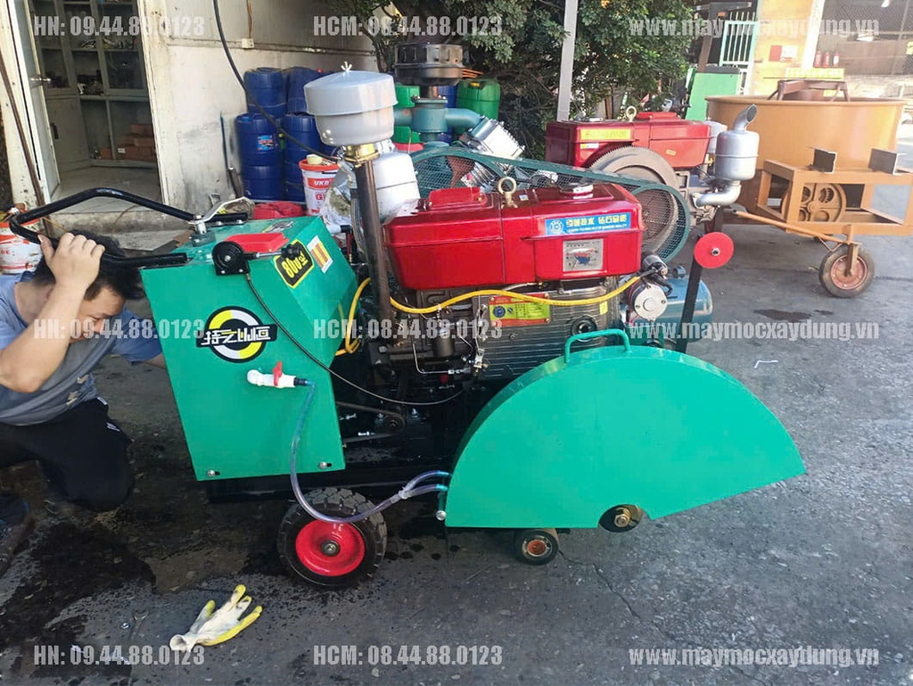 Máy cắt bê tông chạy dầu Diesel Q800 cắt sâu 33cm (khung có trợ lực)