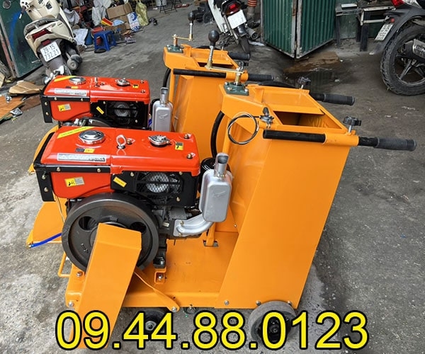 Máy cắt bê tông chạy dầu Diesel Vifuco KC24 D8 nước 20cm