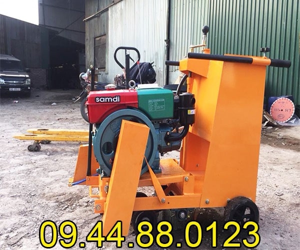 Máy cắt bê tông chạy dầu Diesel Vifuco KC20 D8 nước 20cm