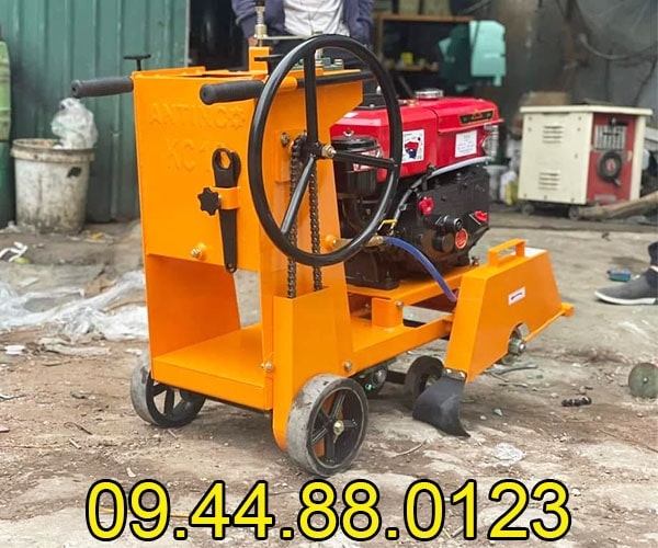 Máy cắt bê tông chạy dầu Diesel Vifuco KC20 D8 nước 20cm