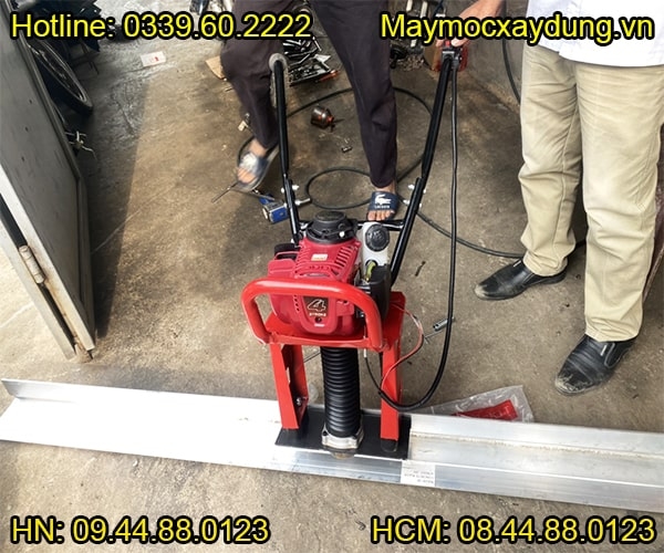 Máy đầm thước chạy xăng 4m