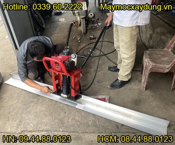 Máy đầm thước chạy xăng 2m