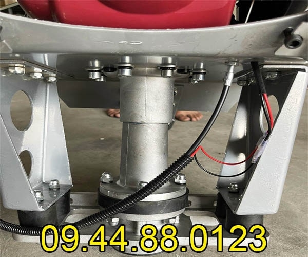 Máy đầm thước chạy xăng 2m Khung Inox