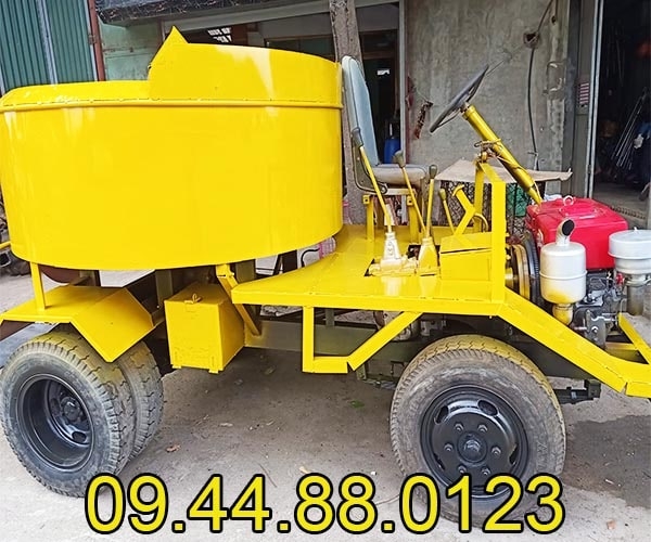 Máy trộn bê tông tự hành 1.5 m3