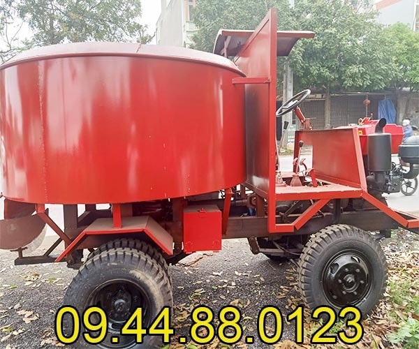 Máy trộn bê tông tự hành 3m3